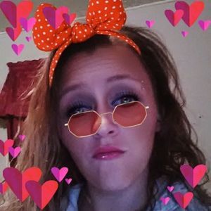 Meet your Posher, Danielle